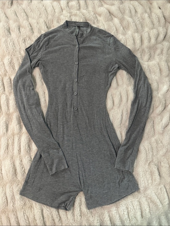 SKIMS Pants - SKIMS Women's Gray Button Henley Romper SIZE SMALL